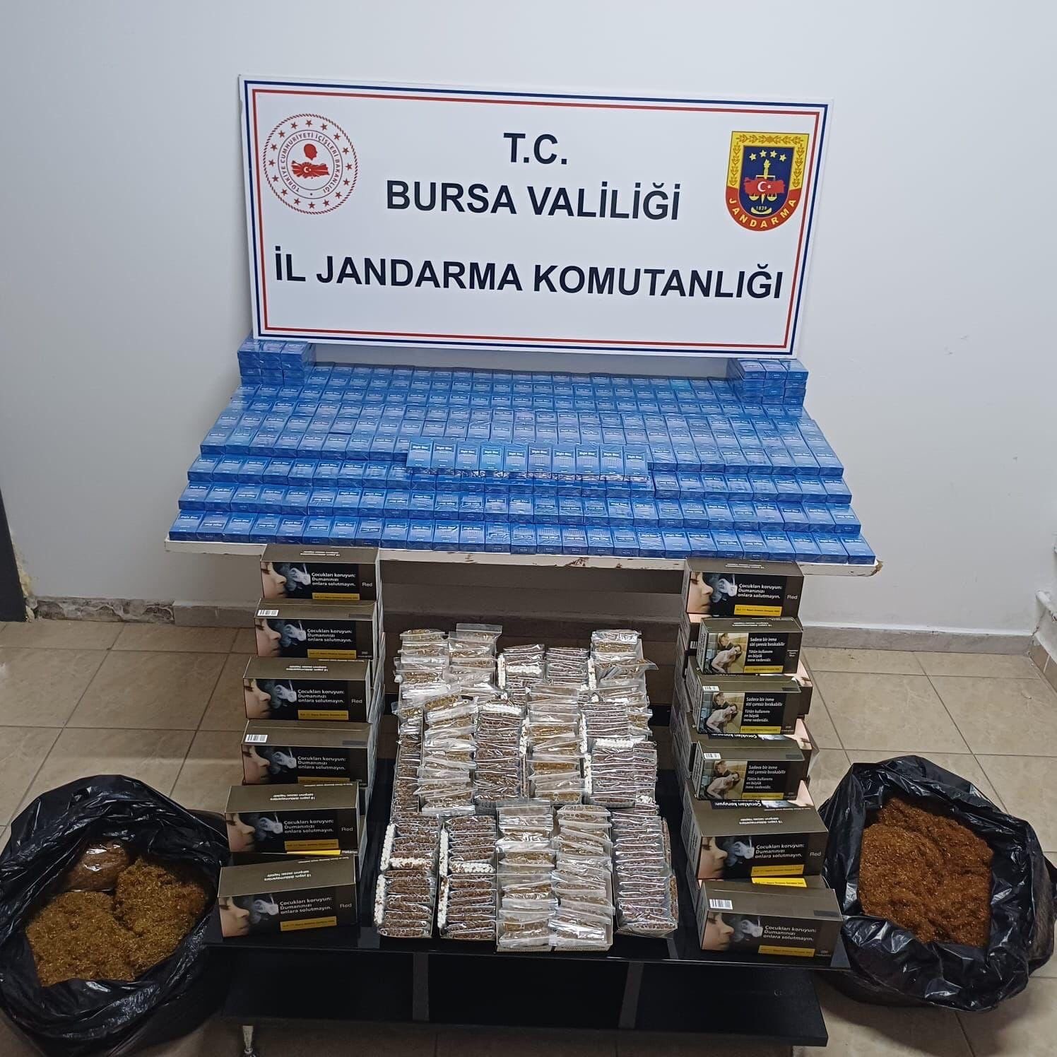 Bursa’da kaçak tütün operasyonu: On binlerce makaron ve sigara ele geçirildi
