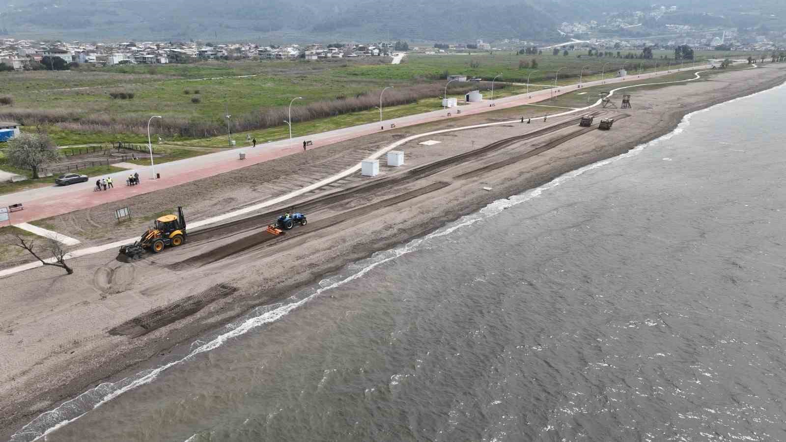 Plajlar yaza hazır hale getiriliyor
