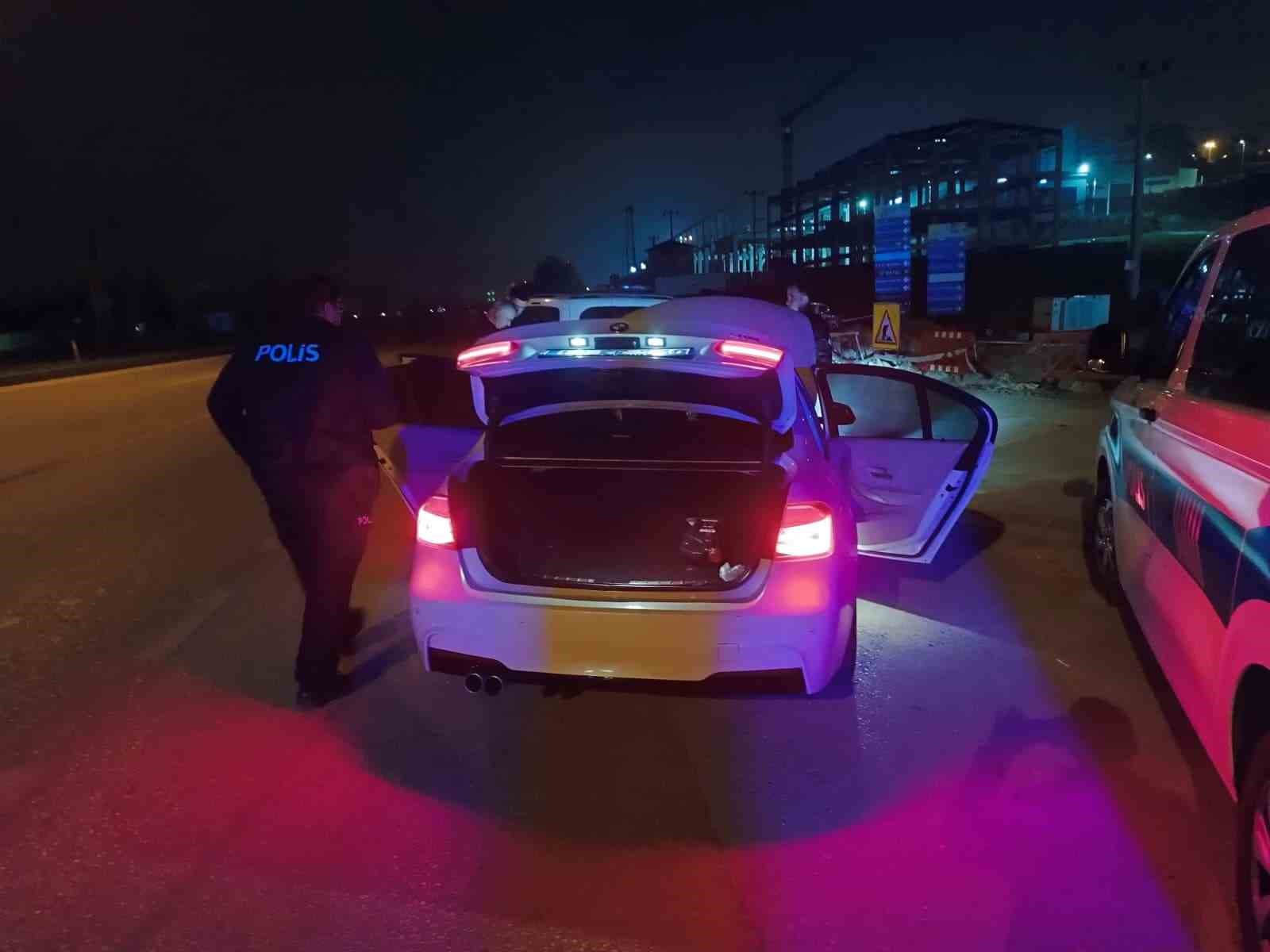 Bursa’da gece yarısı hesaplaşma, aracın önünü kesip ateş açtı
