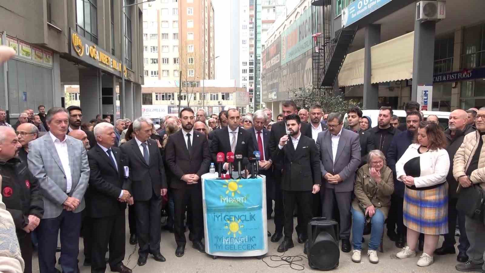 İYİ Parti Bursa’da istifa dalgası: İlçelerde peş peşe ayrılıklar
